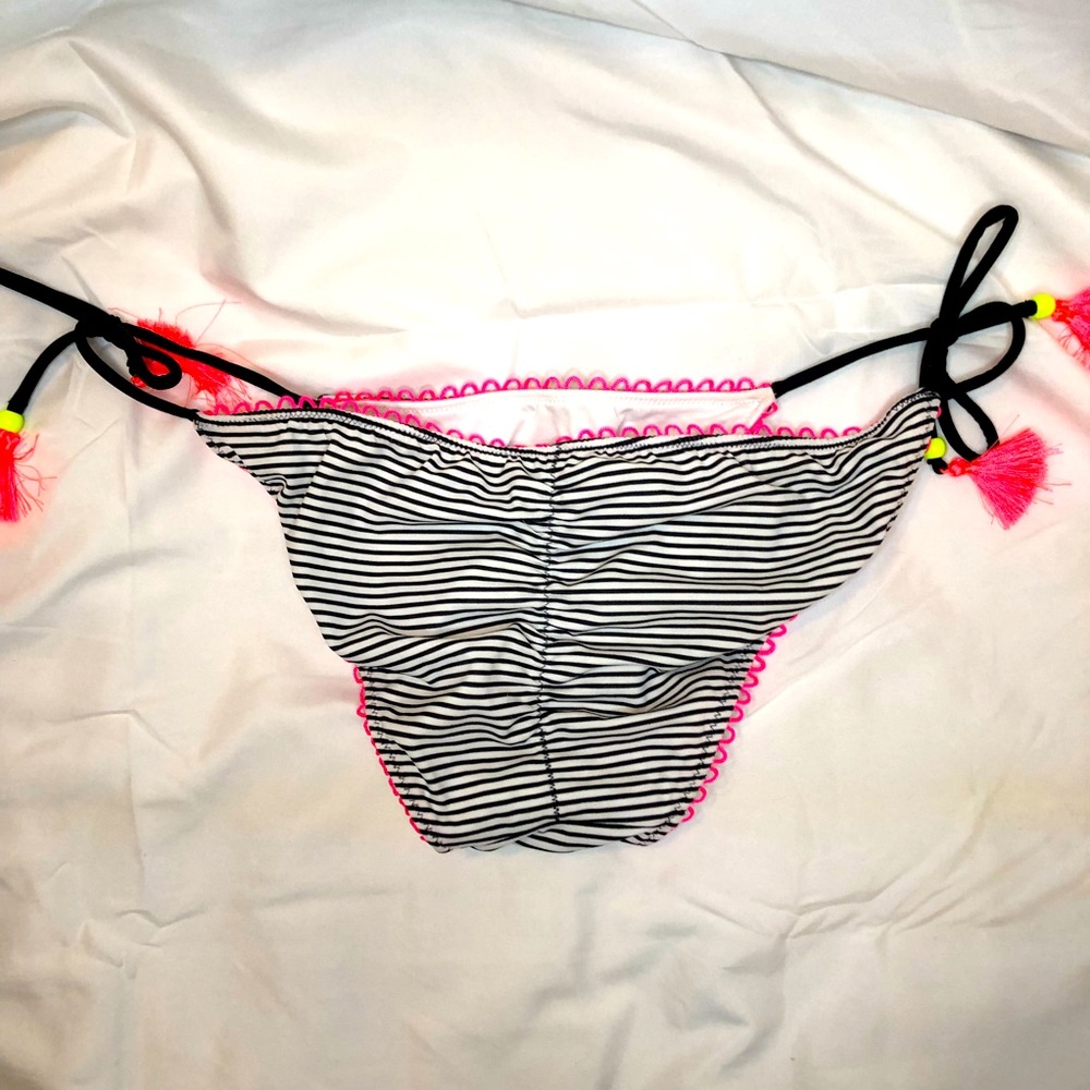 NWOT Victoria’s Secret String Bikini Bottoms